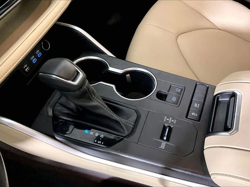 Used 2022 Toyota Highlander XLE image 15