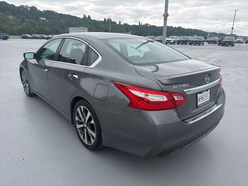 Used 2016 Nissan Altima 2.5 SR w/ Interior Lighting Package FWD image 5