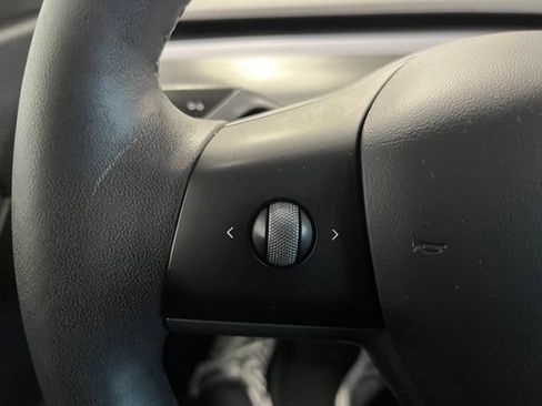 Used 2021 Tesla Model Y Long Range AWD/4WD image 22