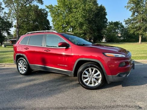 Used 2016 Jeep Cherokee Limited AWD/4WD image 2