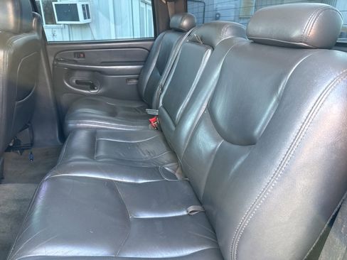 Used 2004 Chevrolet Silverado 2500 LT w/ Heavy-Duty Power Package image 12