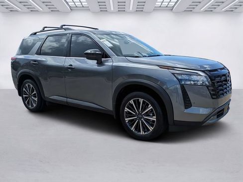 Certified 2026 Nissan Pathfinder SL w/ SL Premium Package FWD image 1