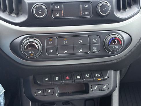 Used 2019 Chevrolet Colorado LT w/ Colorado RST Special Edition AWD/4WD image 11
