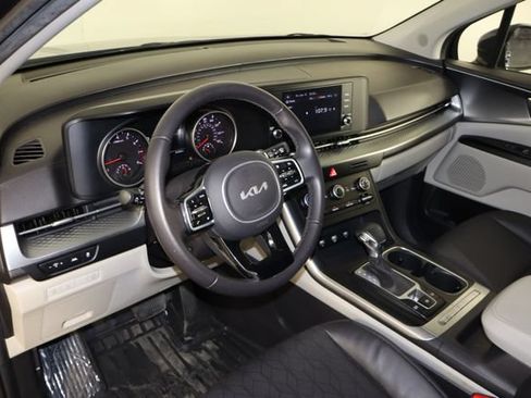Used 2023 Kia Carnival LX FWD image 27