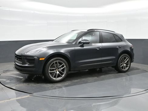 Certified 2025 Porsche Macan AWD/4WD image 1