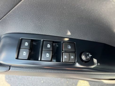 Used 2018 Toyota Camry SE FWD image 12