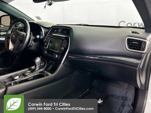 Used 2021 Nissan Maxima SR w/ Sport Mat Group FWD image 30