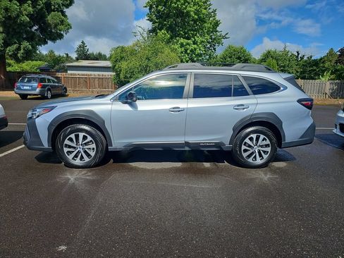Used 2023 Subaru Outback Premium AWD/4WD image 3