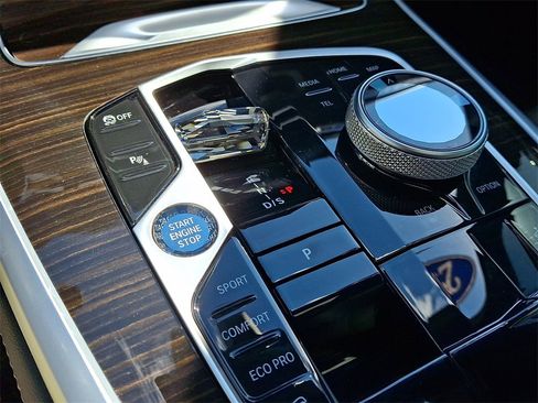 Certified 2023 BMW X7 xDrive40i w/ Executive Package image 20