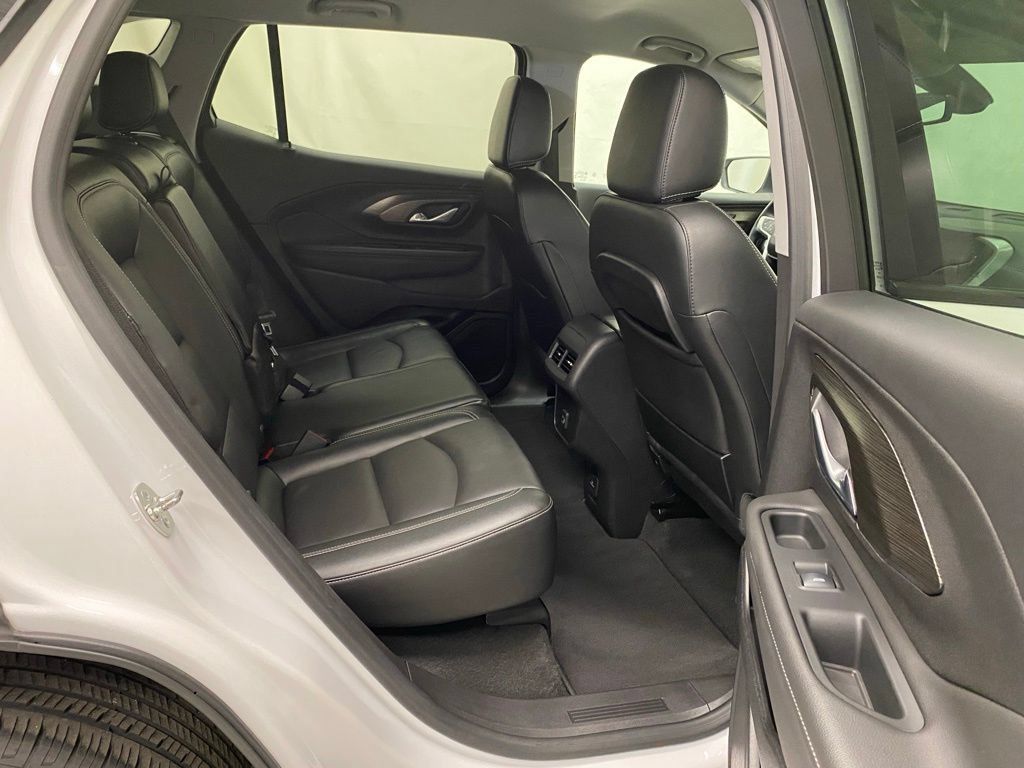 Used 2024 GMC Terrain SLT AWD/4WD image 17
