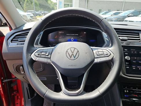 Certified 2024 Volkswagen Tiguan SE AWD/4WD image 21