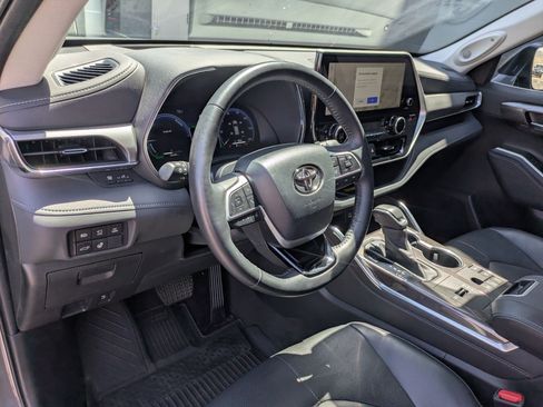 Used 2023 Toyota Highlander Platinum AWD/4WD image 32
