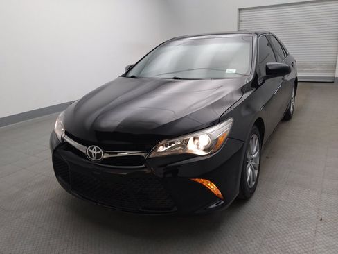 Used 2017 Toyota Camry SE w/ Moonroof Package FWD image 15