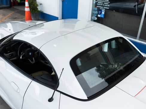 Used 2009 BMW Z4 sDrive35i RWD image 18