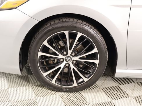 Used 2018 Toyota Camry SE FWD image 16