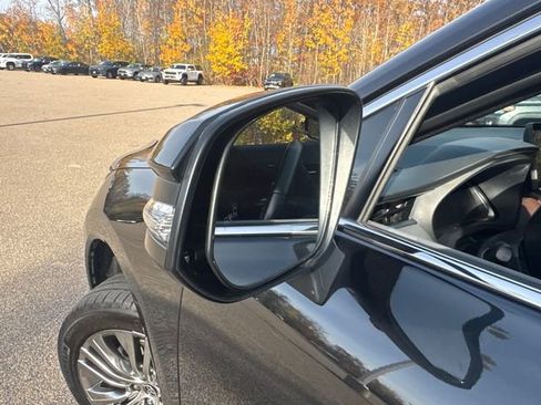 Used 2024 Toyota Venza Limited image 17