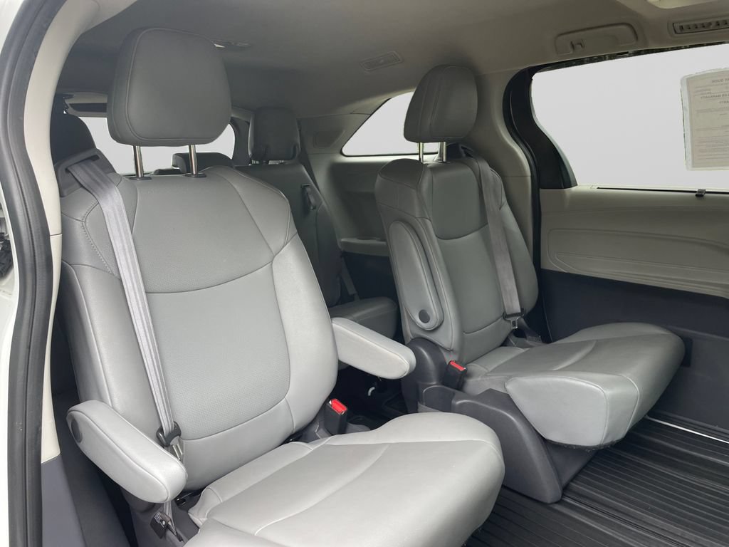 Used 2021 Toyota Sienna XLE w/ XLE Plus Package FWD image 14
