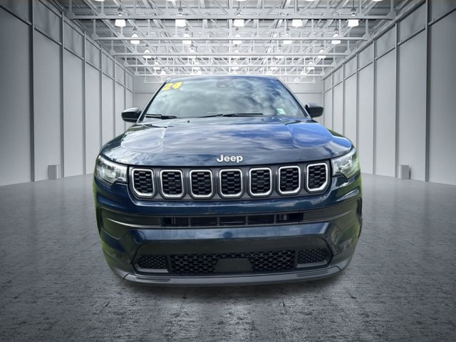 Used 2024 Jeep Compass Sport AWD/4WD image 3