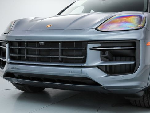 Used 2026 Porsche Cayenne GTS image 13