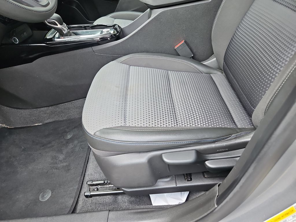 Used 2025 Chevrolet Trax LT FWD image 19