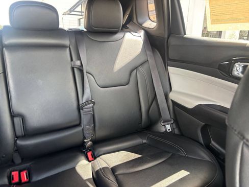 Used 2025 Jeep Compass Limited AWD/4WD image 38