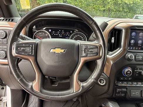 Used 2020 Chevrolet Silverado 1500 High Country w/ Technology Package AWD/4WD image 11