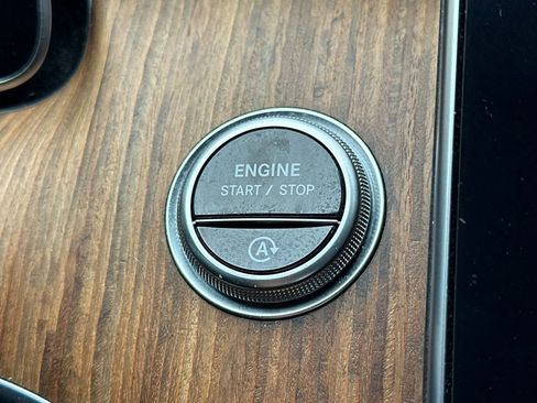 Used 2023 Mercedes-Benz C 300 Sedan image 33