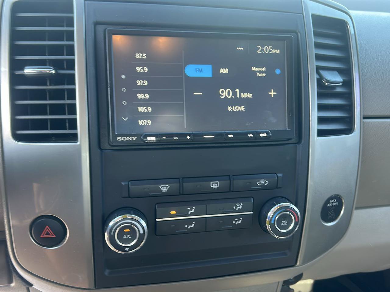 Used 2012 Nissan Frontier SL AWD/4WD image 14