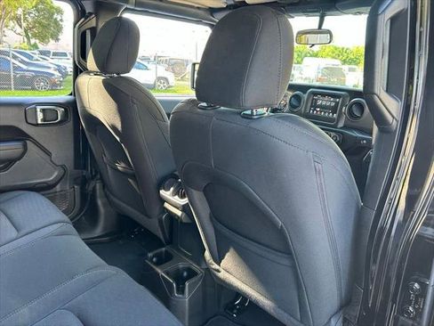 Certified 2022 Jeep Wrangler Unlimited Sport image 38