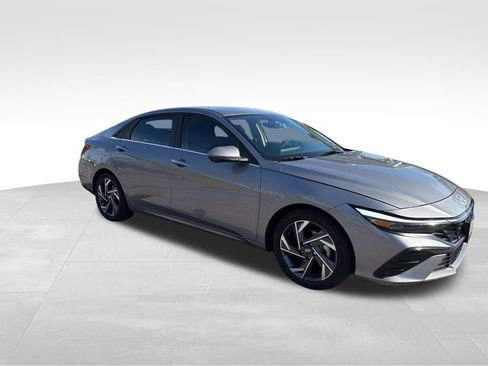 Used 2024 Hyundai Elantra Limited image 8