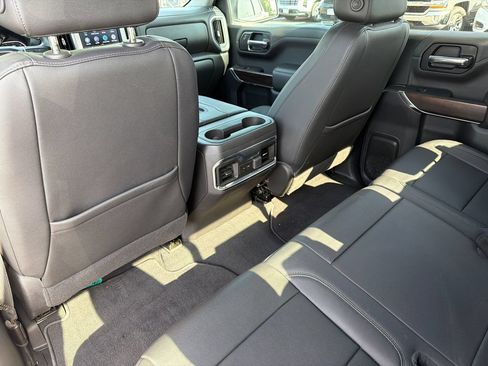 Used 2022 GMC Sierra 1500 SLT w/ SLT Premium Package AWD/4WD image 14