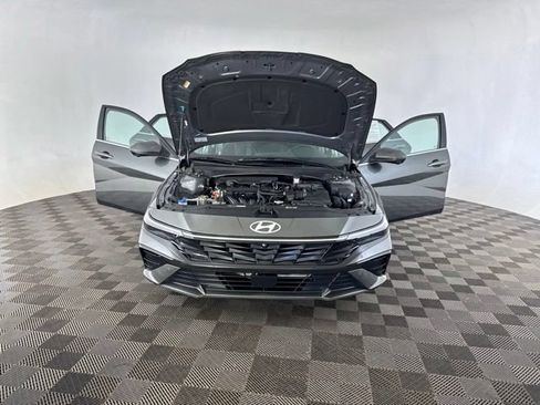 Used 2024 Hyundai Elantra Limited FWD image 11