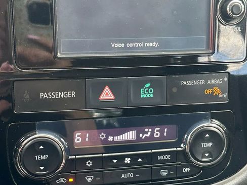 Used 2014 Mitsubishi Outlander SE AWD/4WD image 15