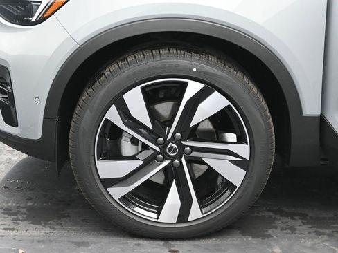 New 2025 Volvo XC40 B5 Ultra w/ Climate Package image 32