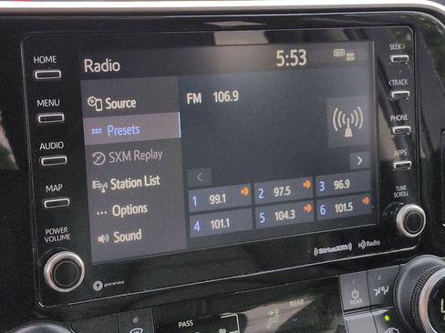 Used 2021 Toyota Highlander XLE FWD image 30