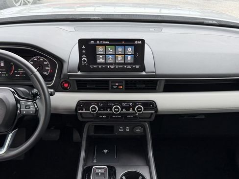 Used 2025 Honda Pilot EX-L image 16