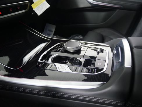 Used 2026 BMW X7 xDrive40i w/ M Sport Package image 25