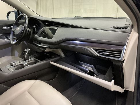 Used 2019 Cadillac XT4 Luxury w/ Cold Weather Package FWD image 30
