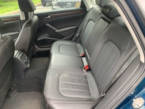 Used 2020 Volkswagen Passat 2.0T SEL FWD image 22