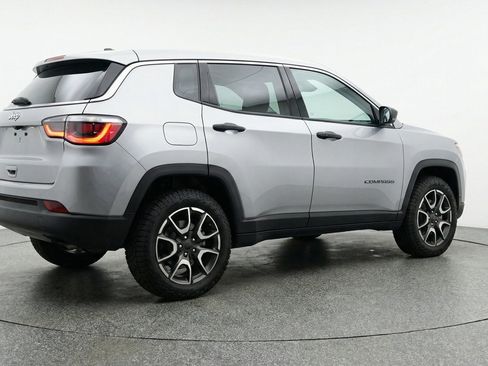 Used 2025 Jeep Compass Trailhawk AWD/4WD image 7