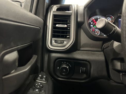 Used 2024 RAM 2500 Tradesman w/ Chrome Appearance Group AWD/4WD image 17