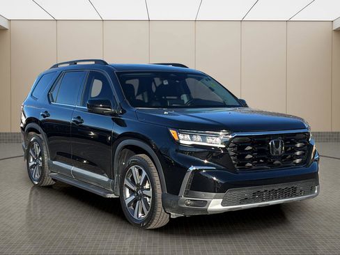 Used 2023 Honda Pilot Touring image 7