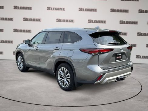 Used 2026 Toyota Highlander Platinum AWD/4WD image 3