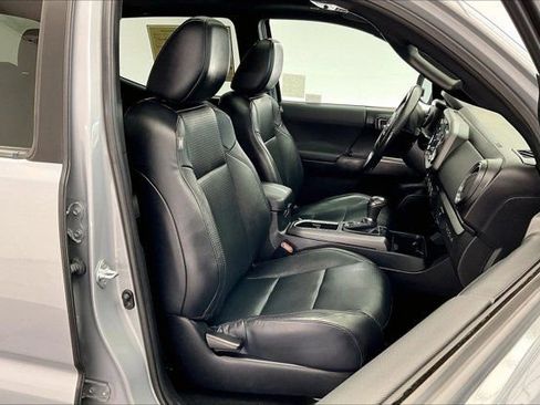 Used 2021 Toyota Tacoma TRD Sport image 6