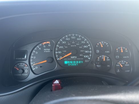 Used 2001 Chevrolet Silverado 2500 LS w/ Snow Plow Prep Pkg AWD/4WD image 14