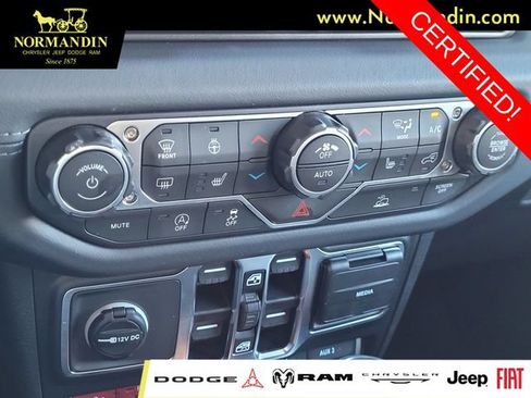 Certified 2025 Jeep Wrangler Unlimited Rubicon w/ Convenience Group AWD/4WD image 11