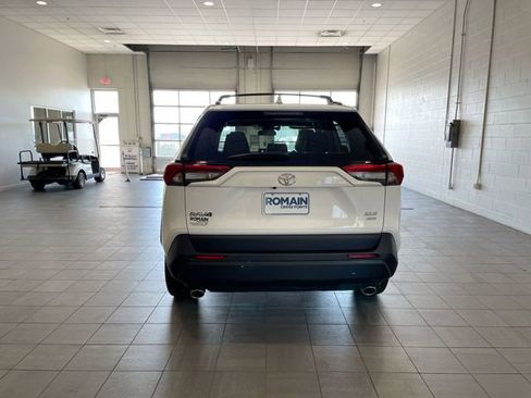 Used 2025 Toyota RAV4 XLE w/ Convenience Package AWD/4WD image 4