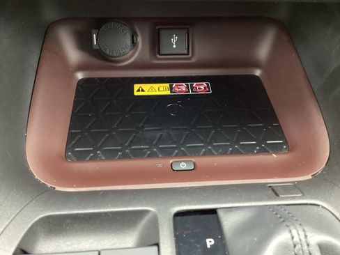 Used 2022 Toyota RAV4 Limited image 15