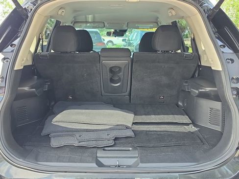 Used 2019 Nissan Rogue SV w/ Premium Package AWD/4WD image 7