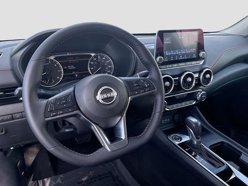 Used 2025 Nissan Sentra SR image 9